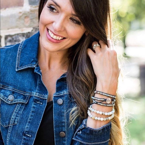 Meet your Posher, Jennifer - Picture 1 of 5